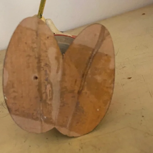 Vintage mouse holding a broom - Picture 7 of 8